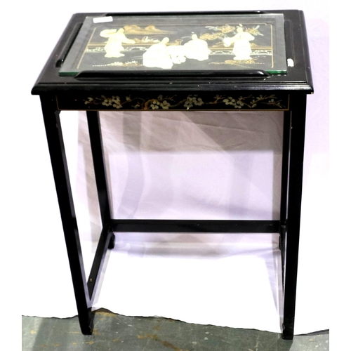 2093 - A black lacquered Oriental lamp table with gilt and painted decoration, 50 x 35 x 66 cm H. Not avail... 