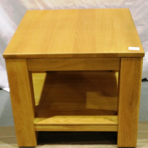 2097 - A contemporary golden oak lamp table, 50 x 50 x 45 cm. Not available for in-house P&P