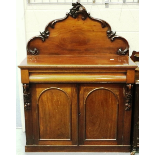 2112 - A Victorian mahogany chiffonier with single drawer, cupboards and carved upstand, 108 x 49 x 140 cm ... 