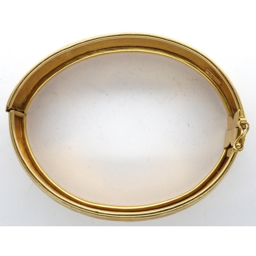 2 - 18ct gold snap bangle, D: 70 mm, 23.1g. P&P Group 1 (£14+VAT for the first lot and £1+VAT for subseq... 