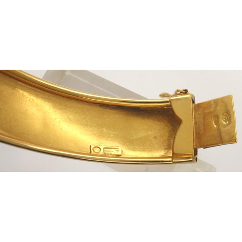 2 - 18ct gold snap bangle, D: 70 mm, 23.1g. P&P Group 1 (£14+VAT for the first lot and £1+VAT for subseq... 