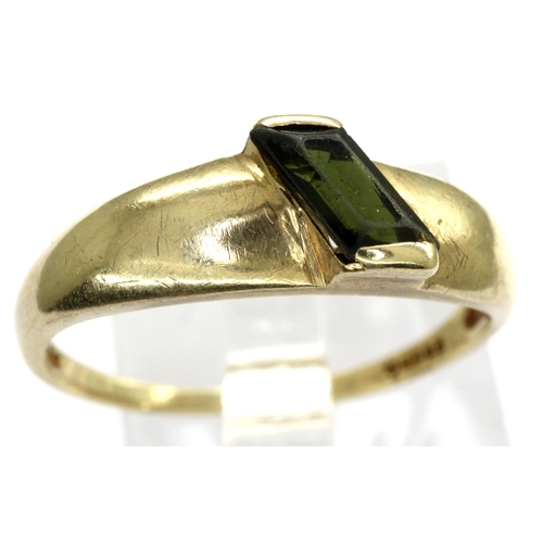 27 - 9ct gold ring set with a single emerald, size O, 1.6g. P&P Group 1 (£14+VAT for the first lot and £1... 