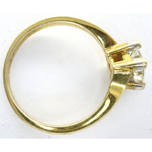 29 - 9ct gold stone set solitaire ring, size O, 2.4g. P&P Group 1 (£14+VAT for the first lot and £1+VAT f... 