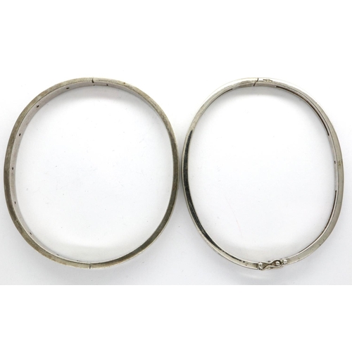 42 - Two 925 silver stone set bangles, largest D: 80 mm. P&P Group 1 (£14+VAT for the first lot and £1+VA... 