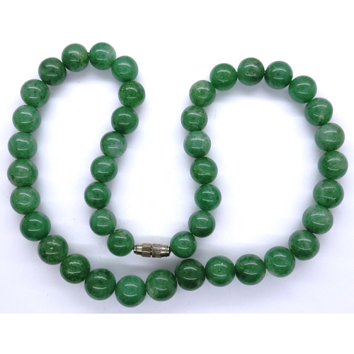 61 - Green Jade beaded necklace, L: 50 cm. P&P Group 1 (£14+VAT for the first lot and £1+VAT for subseque... 