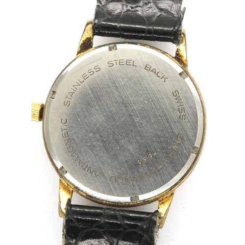 81 - JW BENSON: 25 jewel gents manual wind wristwatch, with circular champagne dial and Incabloc movement... 