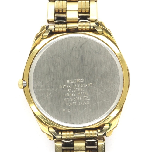 135 - SEIKO: gents gold plated quartz wristwatch, with circular champagne dial, French day and date apertu... 