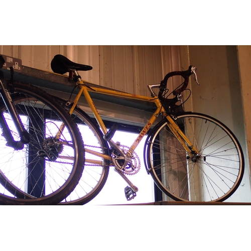 1008 - Dawes competition road bike with 21 speed, 591 Sun Race gears and 22 inch frame. Not available for i... 