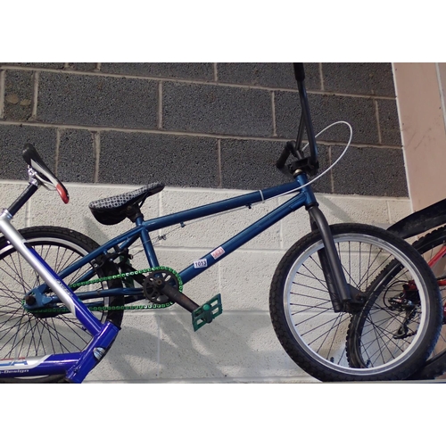 1013 - Mongoose BMX bike with 10 inch frame. Not available for in-house P&P