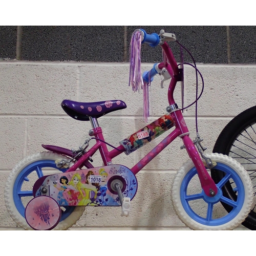 1018 - Childs Disney Princess bike, with stabilisers. Not available for in-house P&P