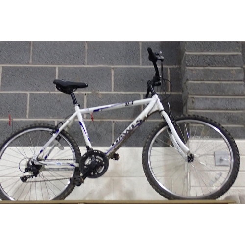 1019 - Davies XC18 childs mountain bike, with 20 inch frame, hardtail 18 gears, Shimano Revo shifters and V... 