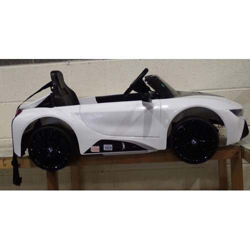 1020 - Childs ride on BMW I8. Not available for in-house P&P