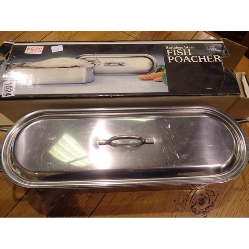 1024 - Stainless steel fish poacher, boxed. P&P Group 2 (£18+VAT for the first lot and £3+VAT for subsequen... 