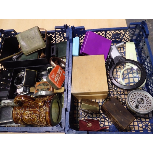 1044 - Quantity of mixed collectables including watches and smoking pipes. P&P Group 3 (£25+VAT for the fir... 