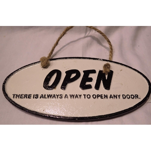 1071 - Cast iron Open/Closed sign, W: 12 cm. P&P Group 1 (£14+VAT for the first lot and £1+VAT for subseque... 