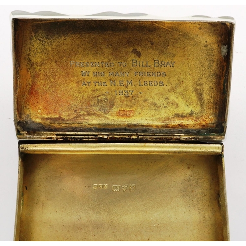 182 - Hallmarked silver snuff box with inscription to interior for Bill Bray, Chester assay 1924, 70 x 40 ... 