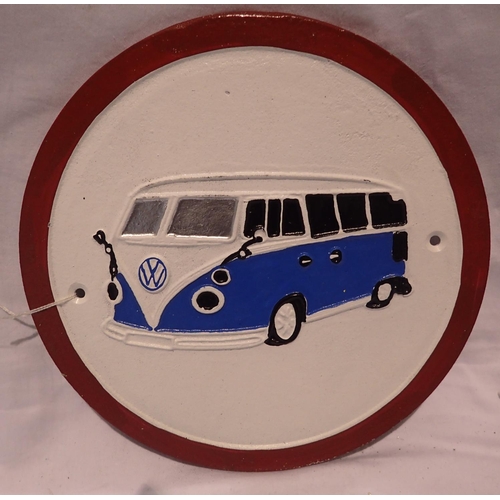 1267 - Cast iron VW campervan plaque, D: 25 cm. P&P Group 1 (£14+VAT for the first lot and £1+VAT for subse... 