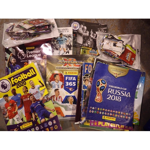 1290 - Mixed sporting ephemera including Match Attax. Not available for in-house P&P