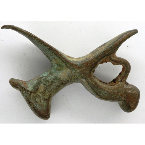 252 - Bronze Zoomorphic Gryphon crudely engraved ornament, L: 55 mm. P&P Group 0 (£5+VAT for the first lot... 