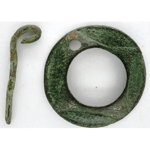 275 - Bronze Viking style annular clasp, D: 20 mm. P&P Group 0 (£5+VAT for the first lot and £1+VAT for su... 