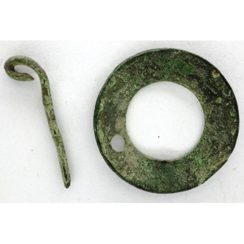 275 - Bronze Viking style annular clasp, D: 20 mm. P&P Group 0 (£5+VAT for the first lot and £1+VAT for su... 