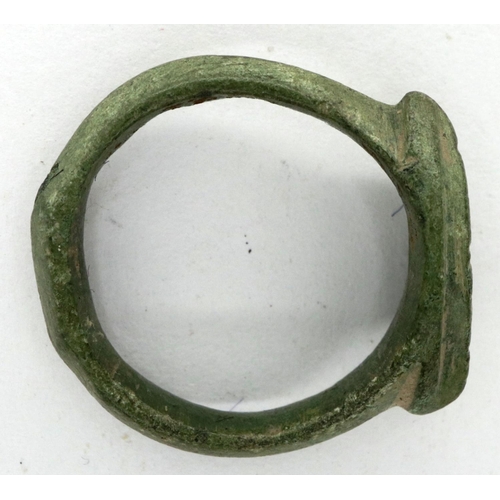 280 - Roman bronze ring with engraved design, L: 14 mm. P&P Group 0 (£5+VAT for the first lot and £1+VAT f... 