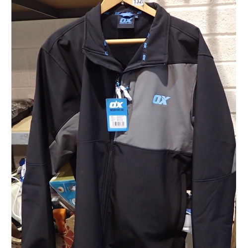 1320 - Ox-tools softshell black workwear jacket 50 inch chest, new old stock. P&P Group 1 (£14+VAT for the ... 