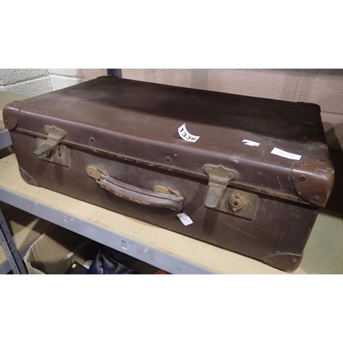 1336 - Vintage suitcase containing photograph albums. Not available for in-house P&P