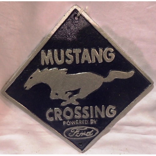 1360 - Cast iron Mustang crossing plaque, W: 20 cm. P&P Group 1 (£14+VAT for the first lot and £1+VAT for s... 