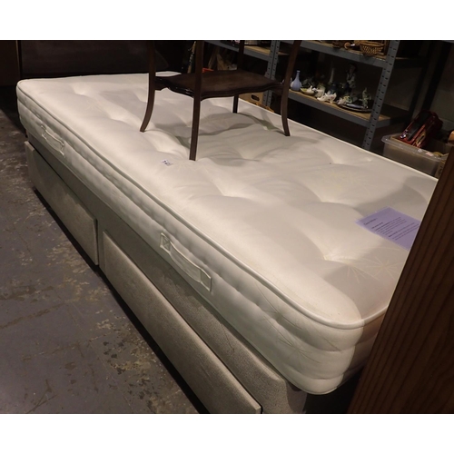 1423 - Single divan bed with mattress. Not available for in-house P&P