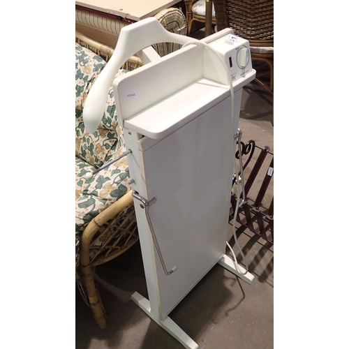 1451 - Corby trouser press. Not available for in-house P&P
All electrical items in this lot have been PAT t... 