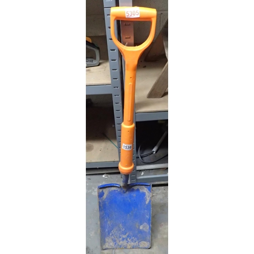 1539 - Shox 60,000v resistant shovel. Not available for in-house P&P