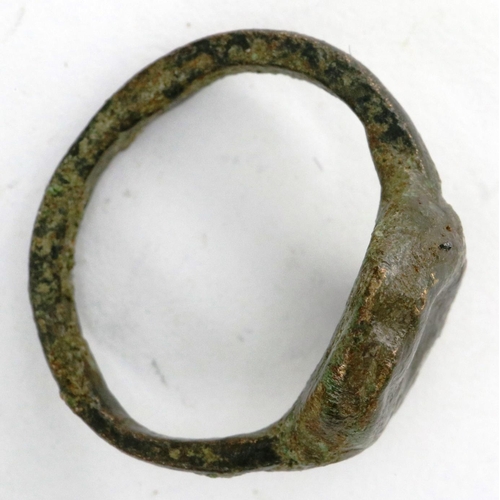 217 - Early Medieval crude Intaglio design ring, D: 16 mm. P&P Group 0 (£5+VAT for the first lot and £1+VA... 