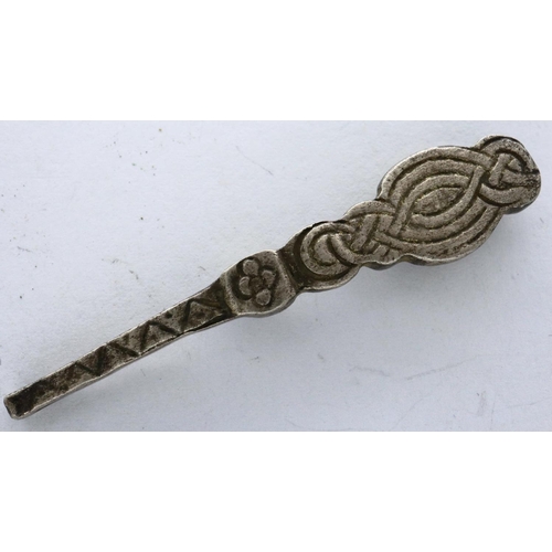 228 - Silver dress pin depicting several period designs, Celtic, Saxon and Tudor, L: 40 mm. P&P Group 0 (£... 