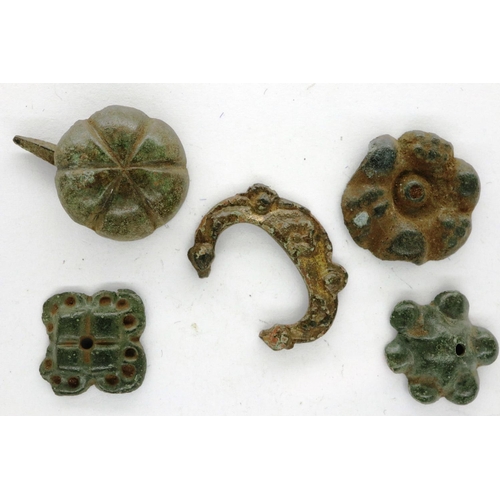 244 - Tudor style pin brooch adornments, D: 17 mm. P&P Group 0 (£5+VAT for the first lot and £1+VAT for su... 