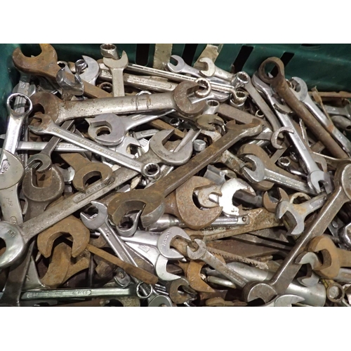 1669 - 45kg of mixed spanners. Not available for in-house P&P