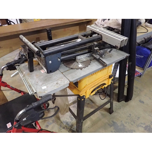 1697 - Table saw and mitre saw stand. Not available for in-house P&P
All electrical items in this lot have ... 