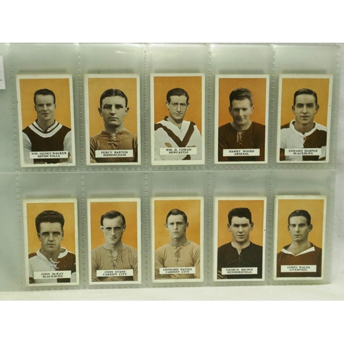 609 - B.A.T famous footballers, two sets of cigarette cards (100). P&P Group 1 (£14+VAT for the first lot ... 