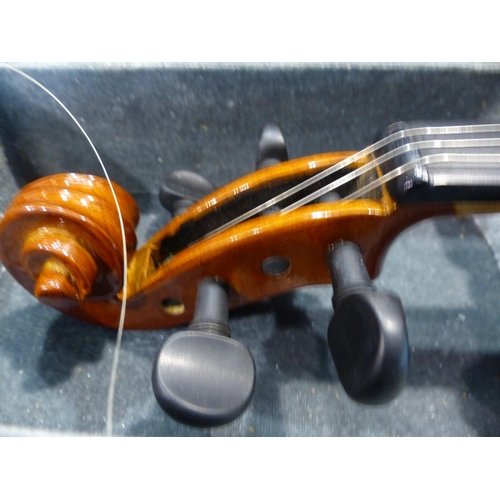 1240 - Modern childs violin with bow, body L: 30 cm. P&P Group 3 (£25+VAT for the first lot and £5+VAT for ... 