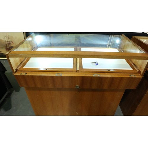 2079 - A pair of jewellery trade display cabinets, each with leatherette slide out drawers and folding base... 