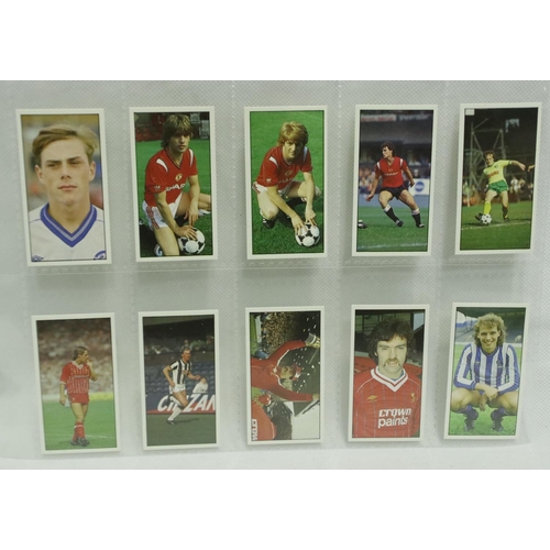 604 - Collection of mixed football cards 1980s and later to include Barratt and Tops 1980s football cards.... 