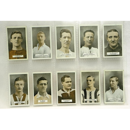 609 - B.A.T famous footballers, two sets of cigarette cards (100). P&P Group 1 (£14+VAT for the first lot ... 