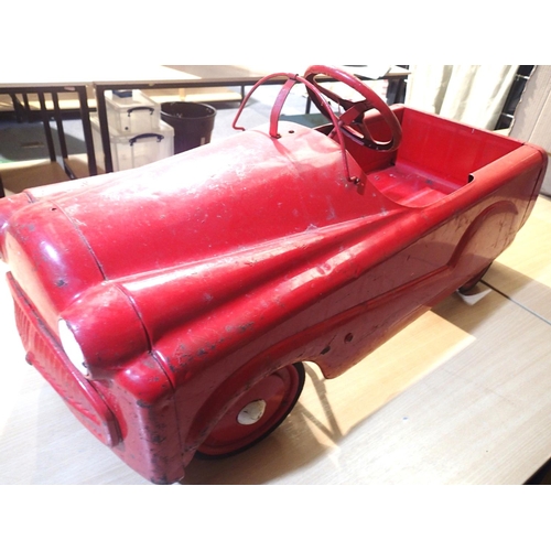 2059 - Vintage tinplate childs pedal car, has been overpainted, suitable for re-furbishment. Not available ... 