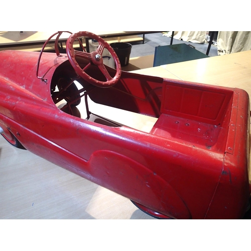 2059 - Vintage tinplate childs pedal car, has been overpainted, suitable for re-furbishment. Not available ... 