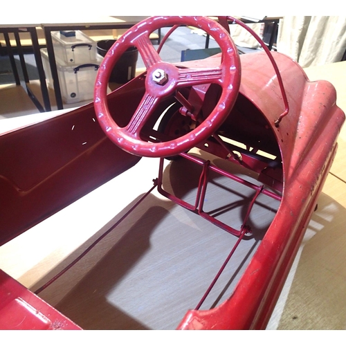 2059 - Vintage tinplate childs pedal car, has been overpainted, suitable for re-furbishment. Not available ... 