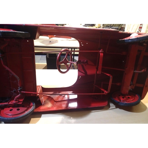 2059 - Vintage tinplate childs pedal car, has been overpainted, suitable for re-furbishment. Not available ... 