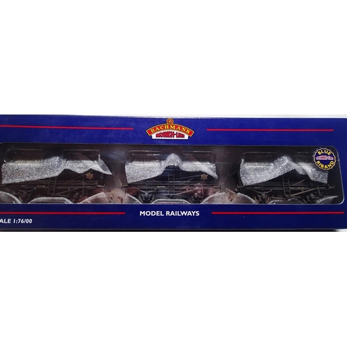 2078 - OO scale Bachmann 37-665Z set of three tank wagons, Lion Emulsions weathered in excellent condition,... 