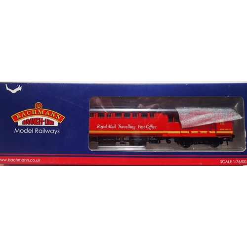 2079 - OO scale Bachmann 39435 Royal Mail Post Office sorting van, TPO Red in excellent to near mint condit... 