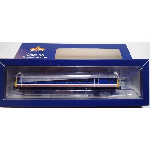 2086 - OO scale Bachmann 35-527 class 121 single car D.M.U BR Network Southeast Livery, in near mint condit... 