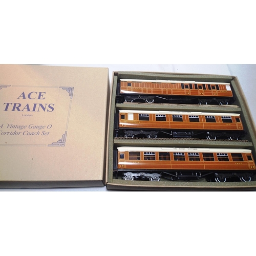 2098 - O gauge Ace Trains, LNER C/4, set A of three L.N.E.R teak coaches to include 62659 brake/3rd, 689 1s... 